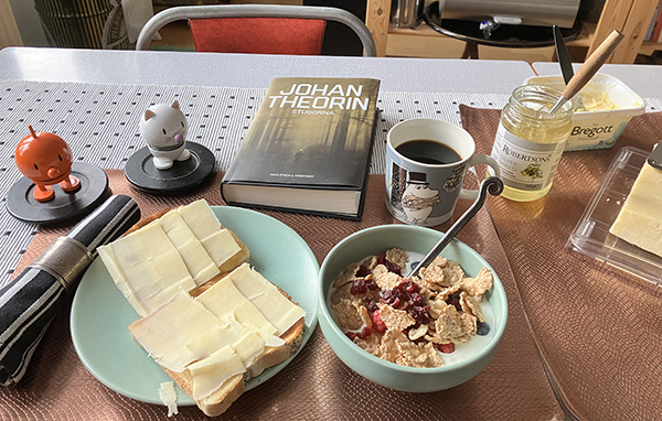 Söndagsfrukost rostat fil Hopptisarna o Stugorna