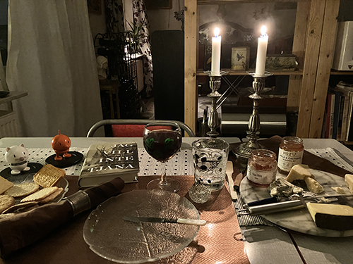 Söndagsostbricka med kex vin marmelad Hopptisarna tända ljus o Jag vill inte tjäna Söndagsostbricka med kex vin marmelad Hopptisarna tända ljus o Jag vill inte tjäna