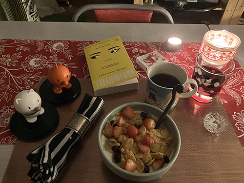 Onsdagsfrukost med Yellowface Hopptisarna o tända ljus