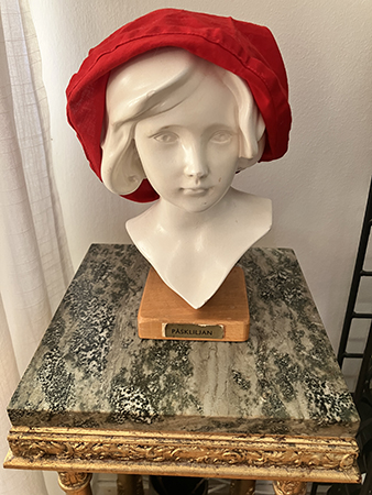 Påskliljan med tomteluva