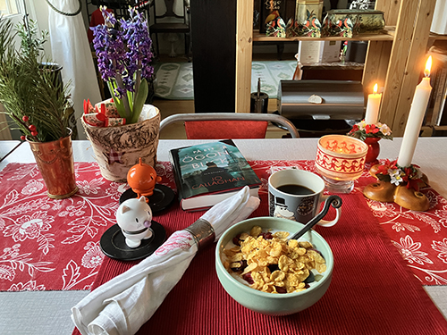 Frukostfil med På ett ögonblick hyacint Hopptisarna o öevande ljus