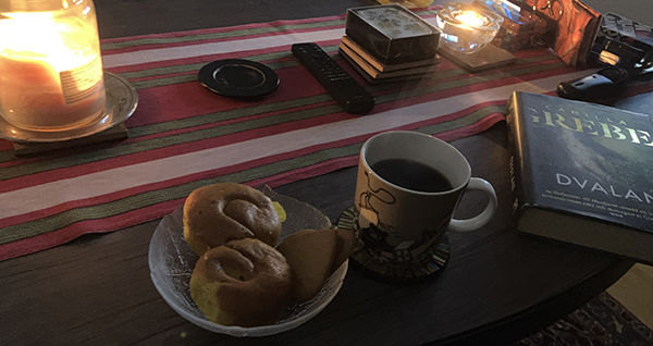 Lussekatt o pepparkaka boken Dvalan tända ljus till Luciakaffet morgon