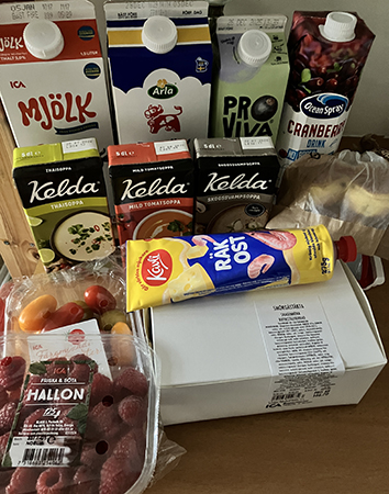 Mjölk fil Pro Viva tranbärsdryck soppor lussekatt tomater hallon räkost smörgåstårta