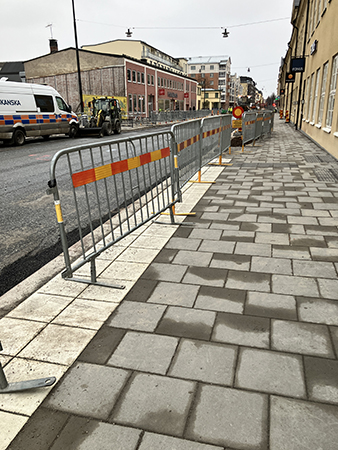 Väderkvarnsgatan asfalterad o trottoar