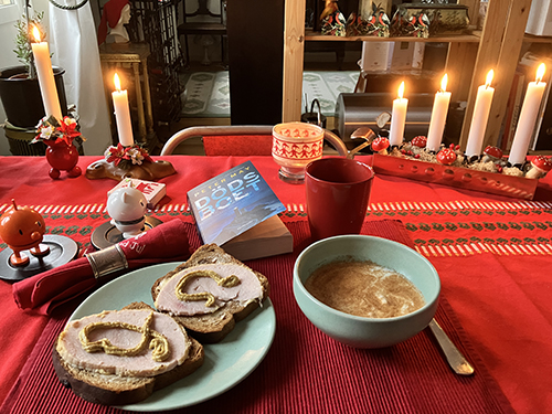 Grötfrukost på juldagen med Hopptisarna Dödsboet och tända ljus