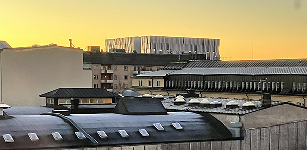 Gul soluppgång bakom UKK den 21 december 2025