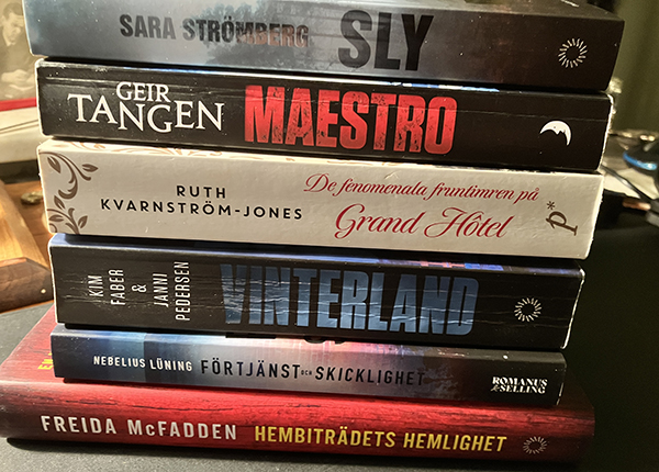 Julklappsböcker 2025 Sly Maestro Den fenomenala fruntimren på Grand Hôtel Vinterland Förtjänst och skicklighet o Hembiträdets hemlighet