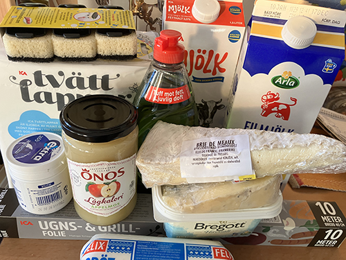 Disksvampar tvättlappar mjölk fil tuggummi äpplemos diskmedel ostar Bregott gröt folie