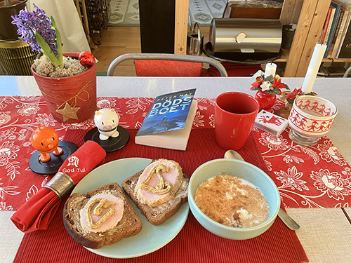 Grötfrukost med kalkon på julvört