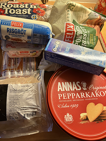 Bröd gröt pommes räksallad kycklingkorv tandkräm kokt kalkon Annas pepparkakor