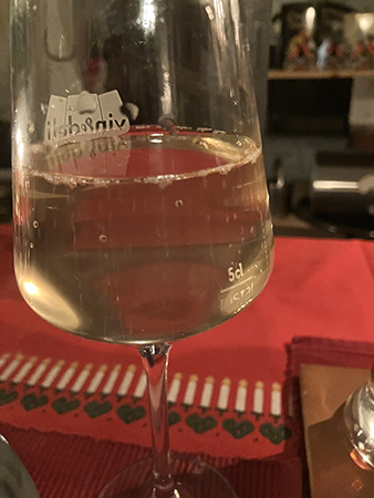 Spumante i vinprovarglas