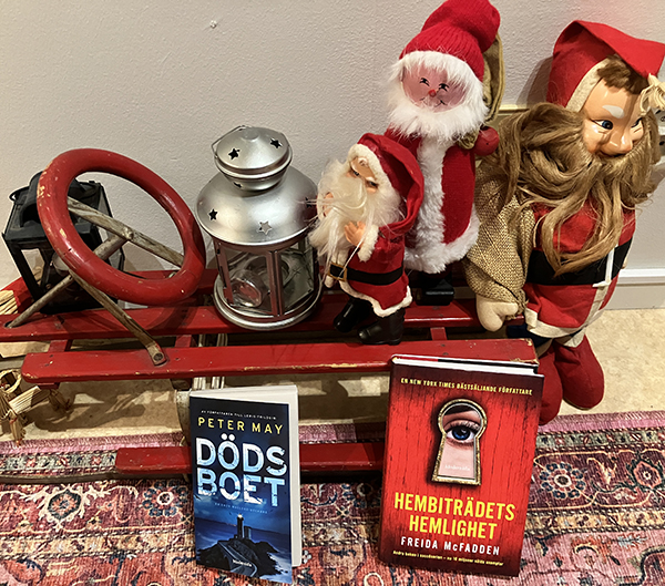 Böckerna Dödsboet och Hembiträdets hemlighet vid tomtekälen