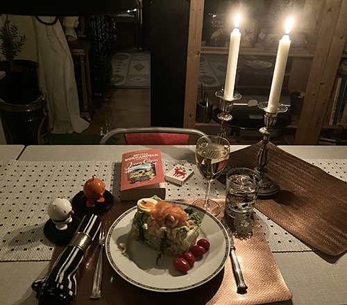 Fredagsmiddag smörgåstårta chardonnay Hopptisarna levande ljus o Den lilla bokhandeln i hamnen