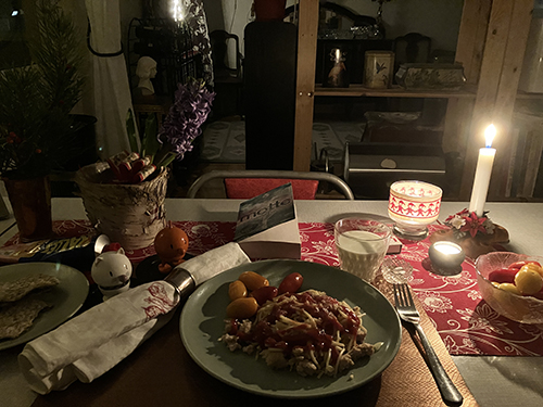 Spaghetti och kycklingfärs tomater Hopptisarna Våroffer tända ljus hyacint Spaghetti och kycklingfärs tomater Hopptisarna Våroffer tända ljus hyacint