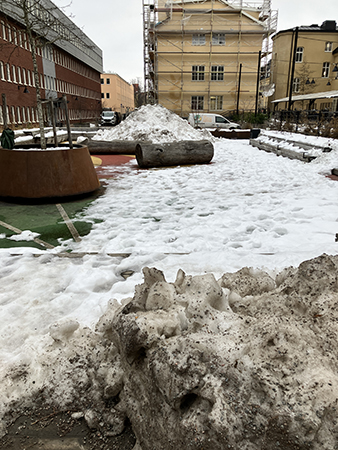 Smutssnö vid gården Cykelfabriken