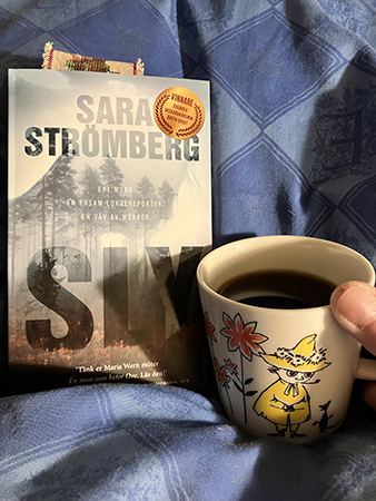 Boken Sly och kaffe på sängen