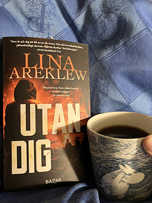 Utan dig och kaffe på sängen i Muminmugg blåst Utan dig och kaffe på sängen i Muminmugg blåst