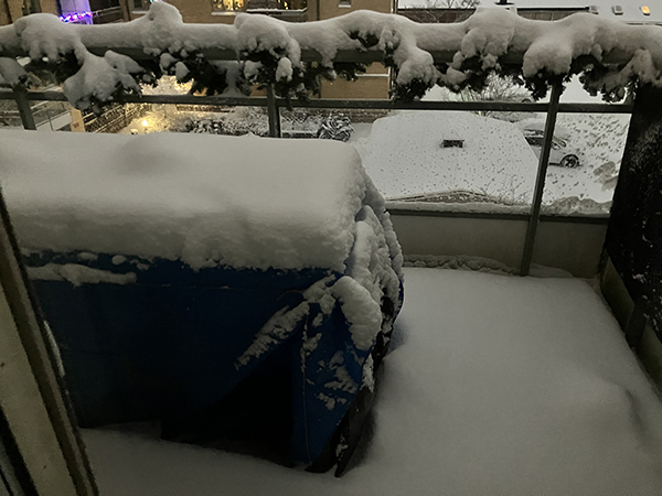 Snö på balkongen 2 jan 2026