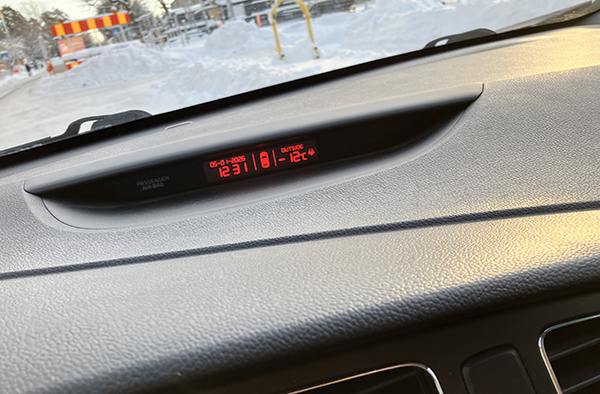 Tolv minusgrader kl halv ett trettondedagsafton