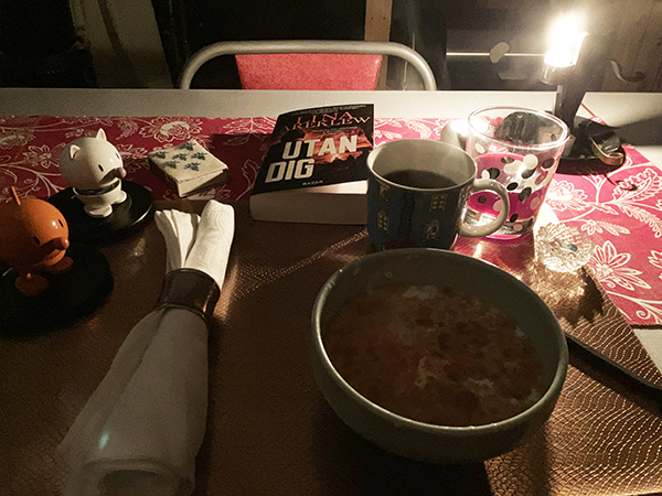 Grötfrukost tisdag med Hopptisarna och Utan dig o levande ljus