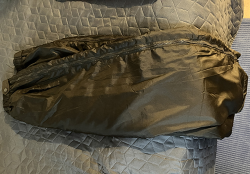 Svarta överdragsbyxor