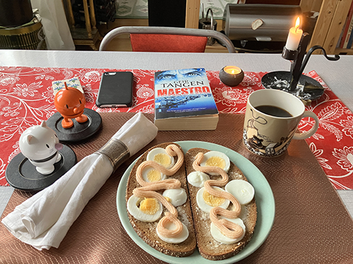 Äggmackelunch hemma med Hopptisarna och Maestro levande ljus