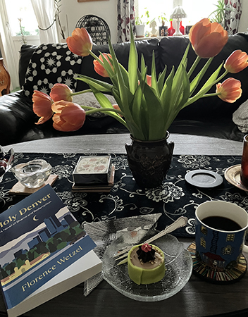 Eftermiddagsfika med tulpaner Noisette Holy Denver Eftermiddagsfika med tulpaner Noisette Holy Denver