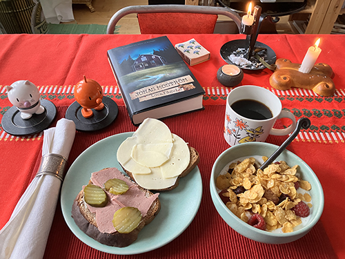 Fredagsfrukost med Hopptisarna Lockfågeln mackor o fil