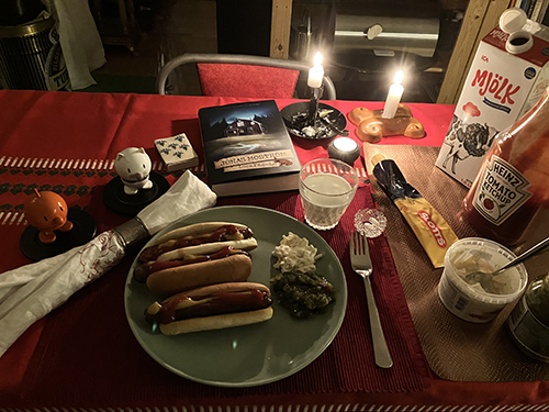 Grillade kycklingkorvar med bröd Hopptisarna och Lockfågeln