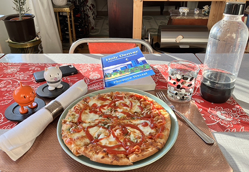 ICA-pizza med Hopptisarna och Holy Denver till lunch ICA-pizza med Hopptisarna och Holy Denver till lunch