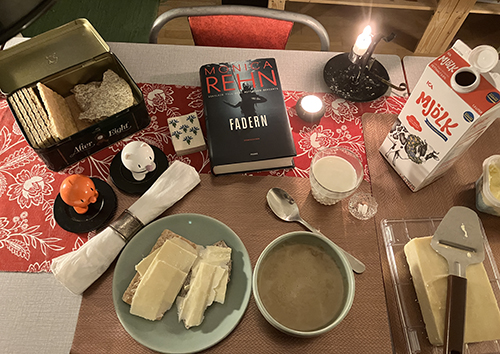 Knäckemackor m ost Fadern skogssvampsoppa o Hopptisarna