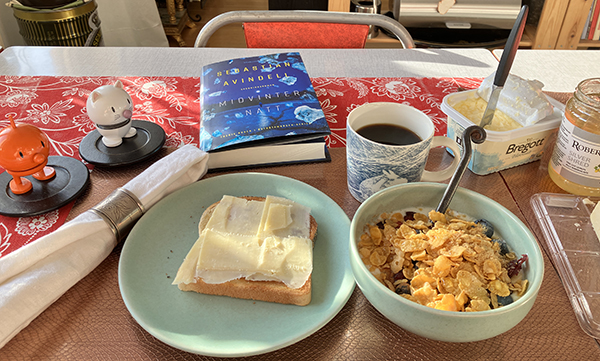 Lördagsfrukost med rostat fil Hopptisarna o Midvinternatt Lördagsfrukost med rostat fil Hopptisarna o Midvinternatt