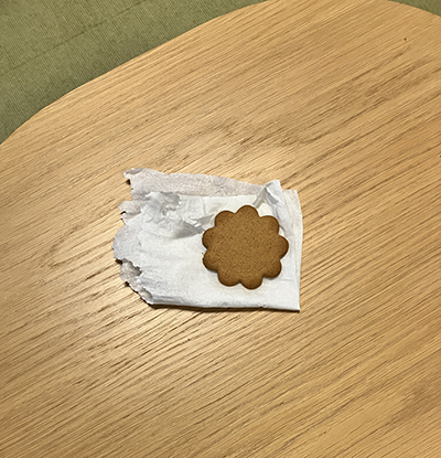 Pepparkaka på papper på jobbet