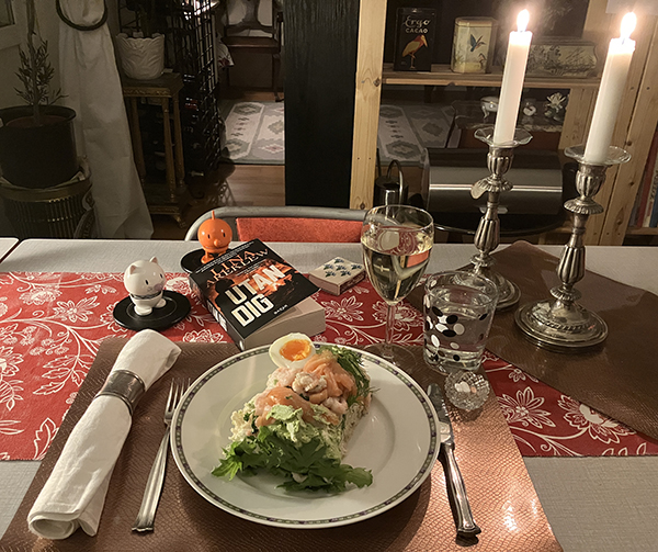 Smörgåstårta med Hopptisarna Utan dig ett glas vitt levande ljus