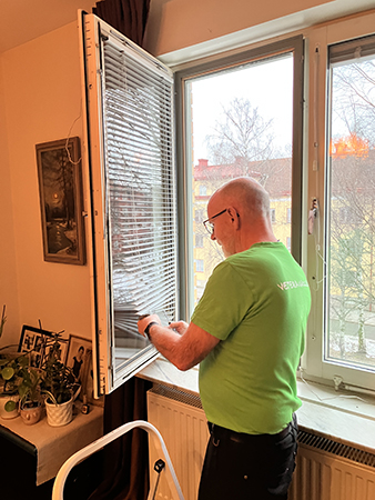 Veteran J arbetar med trasig sovrumspersienn