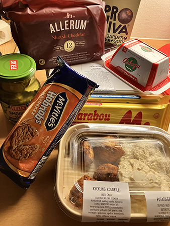 Ost Pro Viva gurka HobNobs smörgåstårta pastej choklad kyckling o potatisgratäng