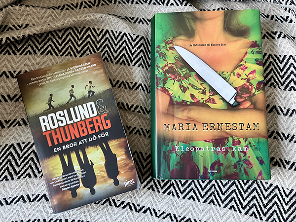 Böckerna En bror att dö för och Kleopatras kam
