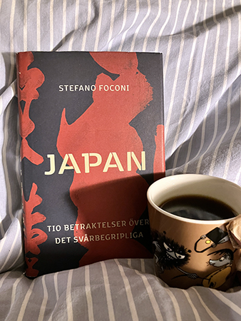 Boken Japan och kaffe på sängen