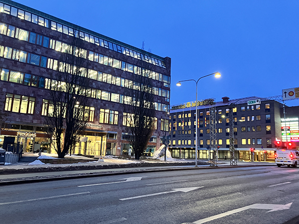 Februarimorgon 2026 Vaksalagatan med kommunhuset