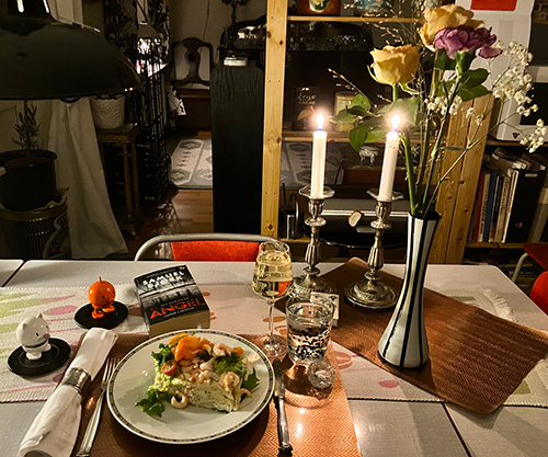 Hopptisarna med smörgåstårta spumante levande ljus och rosbukett