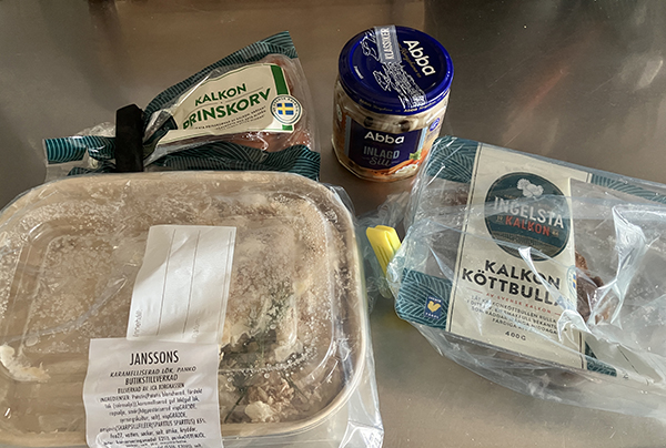 Janssons frestelse kalkonprinskorv kalkonköttbullar o inlagd sill Janssons frestelse kalkonprinskorv kalkonköttbullar o inlagd sill