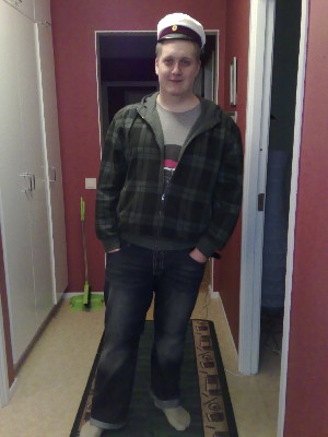 Johan i sin mammas studentmössa