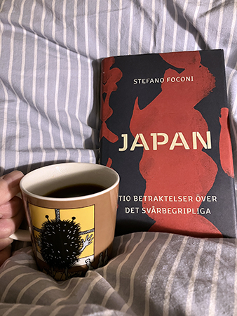 Kaffe på sängen o boken Japan