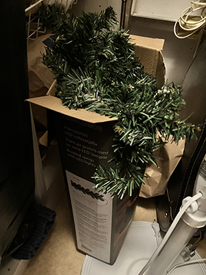 Ljusslingan från balkongen nerpackad