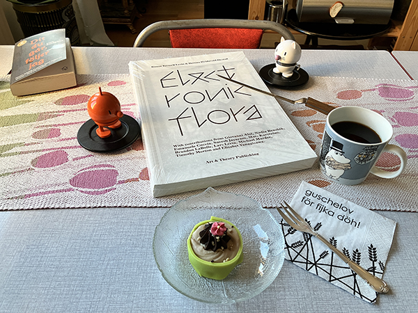 Lördagsfika vid köksbordet med Electronic flora Noisette och Hopptisarna