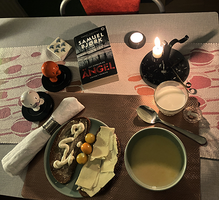 Mackor o Thaisoppa med Hopptisarna Det hänger en ängel ensam i skogen o levande ljus