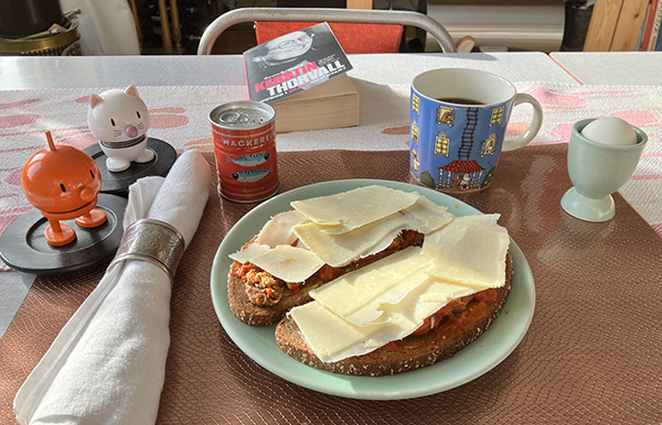 Makrillmackor o ägg o kaffe med Hopptisarna o Kerstin Thorvall hemmalunch Makrillmackor o ägg o kaffe med Hopptisarna o Kerstin Thorvall hemmalunch