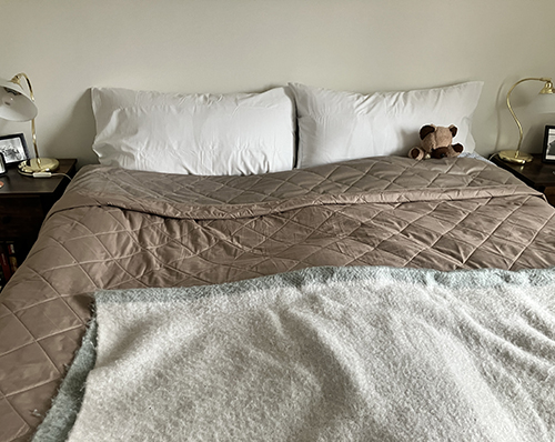 Nya kuddarna i dubbelsängen