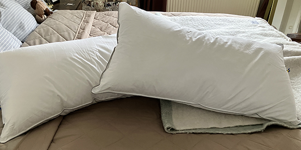 Nya långa kuddar till dubbelsängen