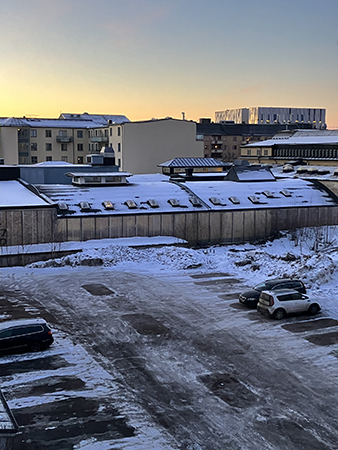 Stora parkeringen ljusnande februarihimmel o UKK Stora parkeringen ljusnande februarihimmel o UKK